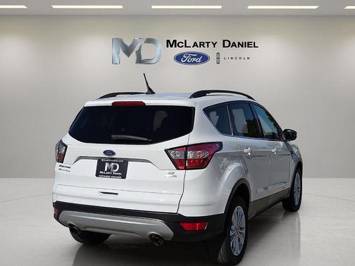 Oxford White 2018 Ford Escape SE