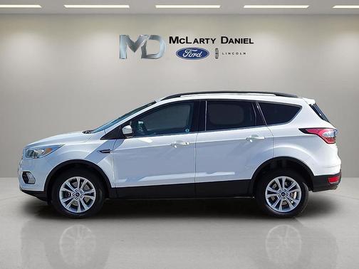 Oxford White 2018 Ford Escape SE
