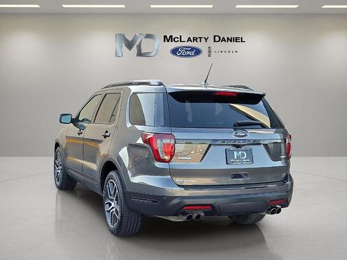 Magnetic Metallic 2018 Ford Explorer sport