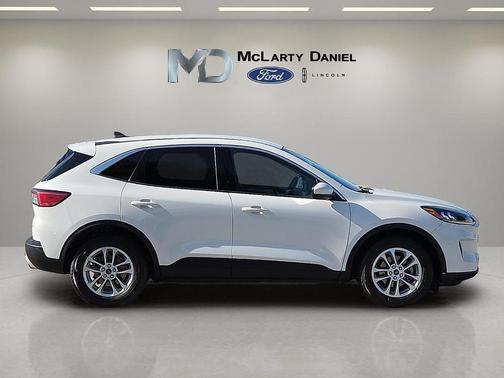 Oxford White 2020 Ford Escape SE