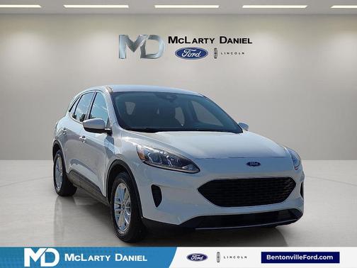 Oxford White 2020 Ford Escape SE