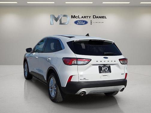 Oxford White 2020 Ford Escape SE
