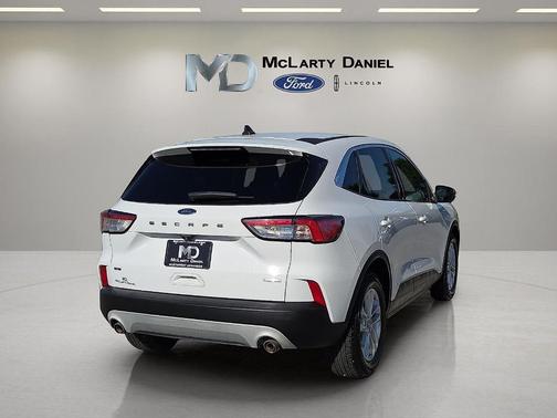 Oxford White 2020 Ford Escape SE