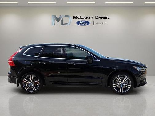 Onyx Black Metallic 2018 Volvo XC60 T6 Momentum