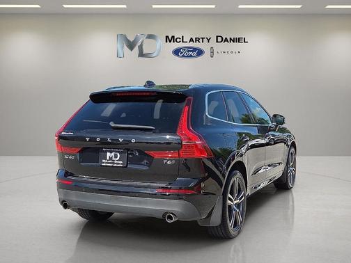 Onyx Black Metallic 2018 Volvo XC60 T6 Momentum