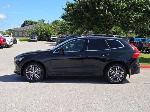 Onyx Black Metallic 2018 Volvo XC60 T6 Momentum
