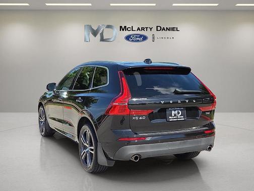 Onyx Black Metallic 2018 Volvo XC60 T6 Momentum