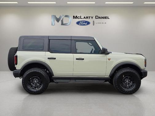 Desert Sand 2026 Ford Bronco Badlands