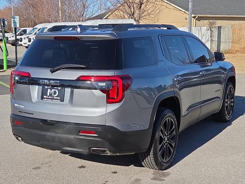 2022 GMC Acadia SLT