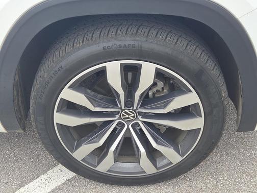 2022 Volkswagen Atlas Cross Sport 3.6L V6 SEL Premium R-Line