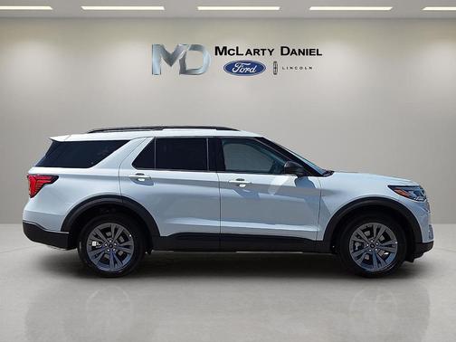 White Metallic 2026 Ford Explorer Active