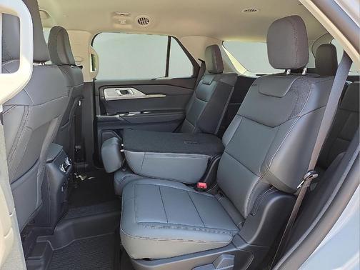 White Metallic 2026 Ford Explorer Active