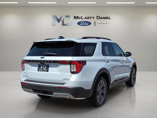 White Metallic 2026 Ford Explorer Active