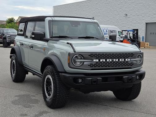 Cactus Green / Gray 2023 Ford Bronco Badlands