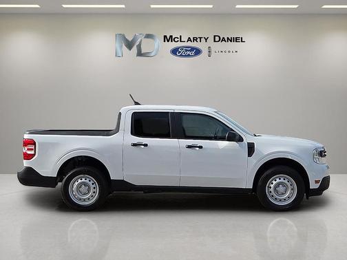 Oxford White 2022 Ford Maverick XL
