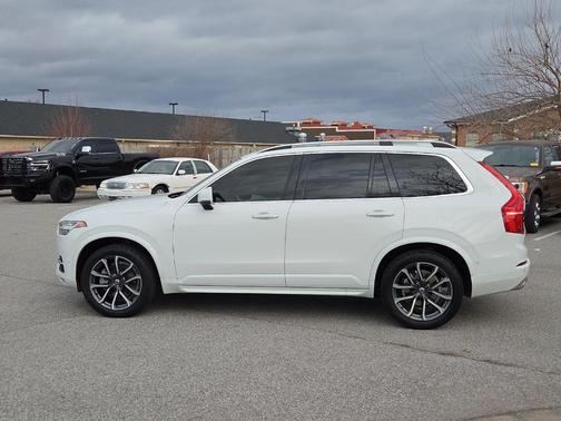 2018 Volvo XC90 T6 Momentum