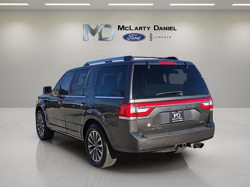 2015 Lincoln Navigator Base