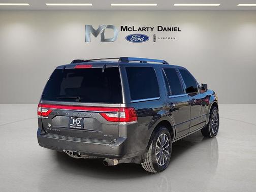 2015 Lincoln Navigator Base