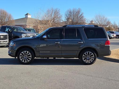 2015 Lincoln Navigator Base