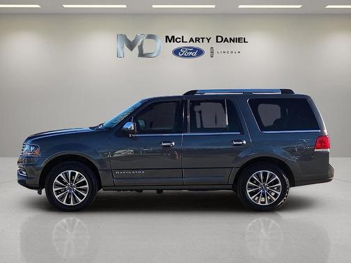 2015 Lincoln Navigator Base