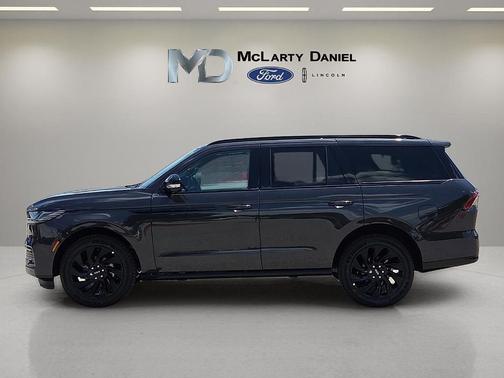 Starlight 2026 Lincoln Navigator Reserve