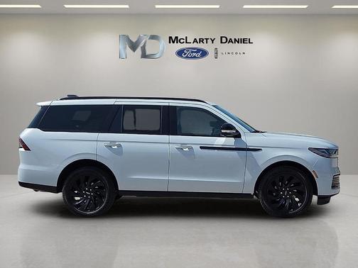 Crystal White 2026 Lincoln Navigator Reserve