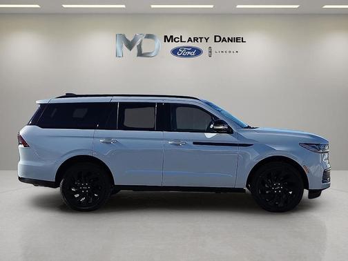 Crystal White 2026 Lincoln Navigator Reserve