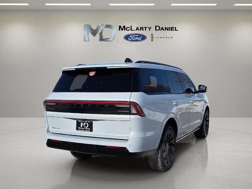 Crystal White 2026 Lincoln Navigator Reserve