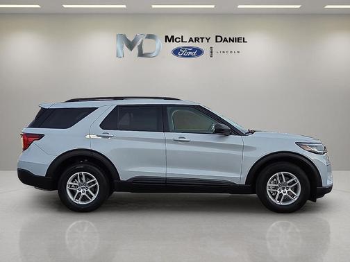 Space White Metallic 2026 Ford Explorer Active