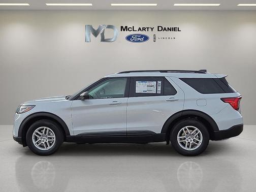 Space White Metallic 2026 Ford Explorer Active