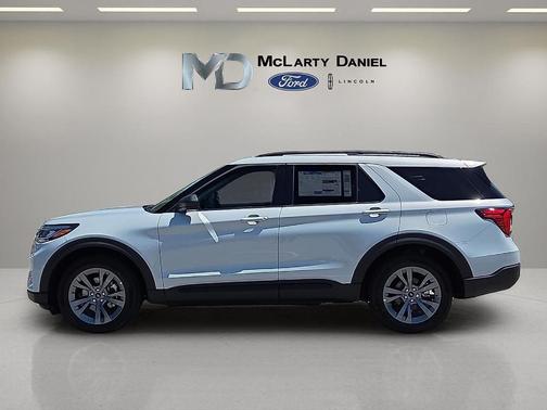 Space White Metallic 2026 Ford Explorer Active