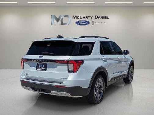 Space White Metallic 2026 Ford Explorer Active