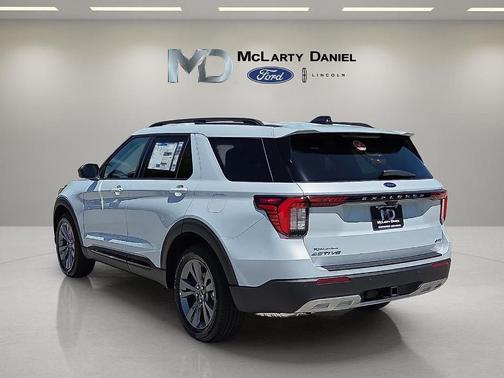 Space White Metallic 2026 Ford Explorer Active