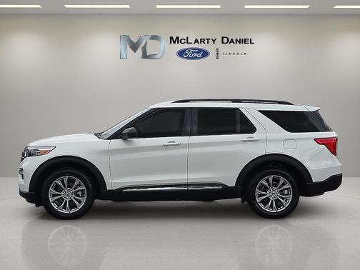 White Metallic 2023 Ford Explorer XLT