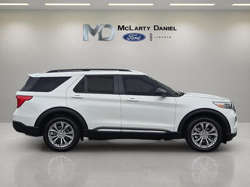 White Metallic 2023 Ford Explorer XLT