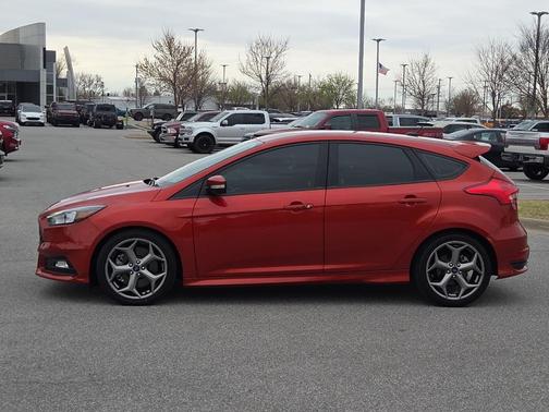 Chili Pepper Red 2018 Ford Focus ST Base