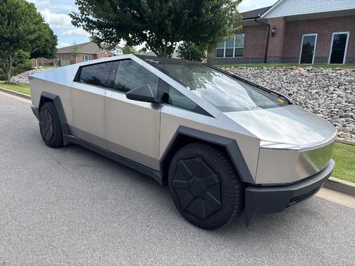 2024 Tesla Cybertruck Cyberbeast