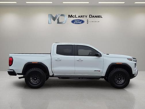2025 GMC Canyon AT4
