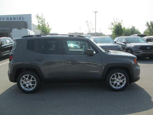 Photo 2 of 30 of 2019 Jeep Renegade Sport