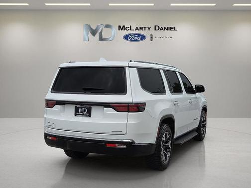 Bright White Clearcoat 2023 Jeep Wagoneer Series III