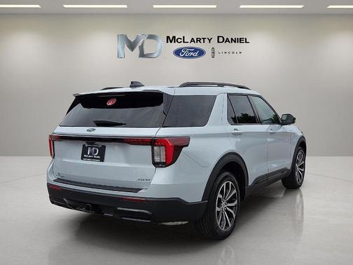White Metallic 2026 Ford Explorer ST-Line