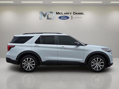 White Metallic 2026 Ford Explorer ST-Line