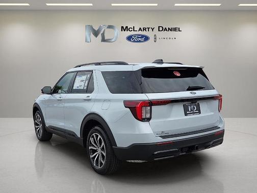 White Metallic 2026 Ford Explorer ST-Line