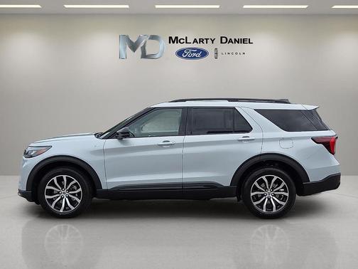 White Metallic 2026 Ford Explorer ST-Line