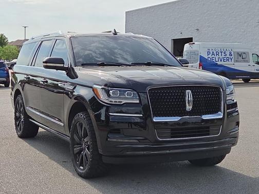 Black Metallic 2024 Lincoln Navigator L Reserve