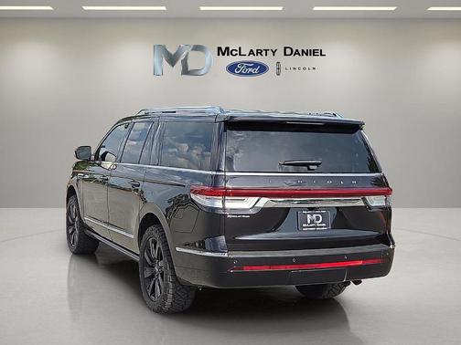 Black Metallic 2024 Lincoln Navigator L Reserve