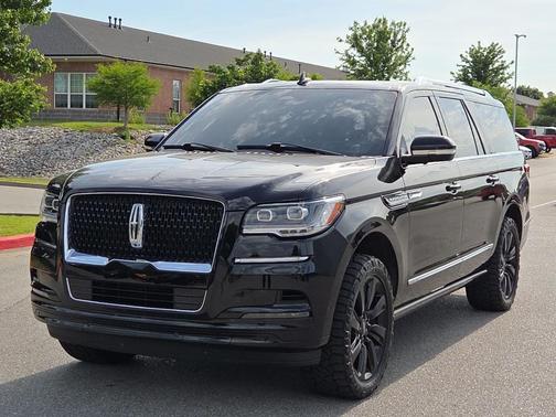 Black Metallic 2024 Lincoln Navigator L Reserve