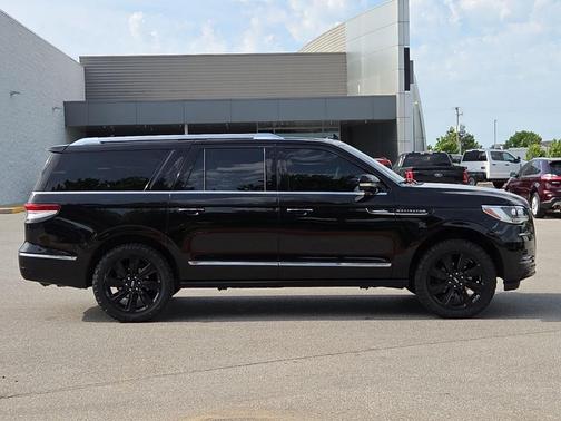 Black Metallic 2024 Lincoln Navigator L Reserve