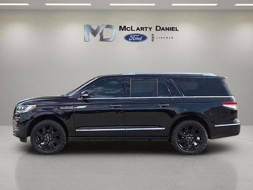 Black Metallic 2024 Lincoln Navigator L Reserve