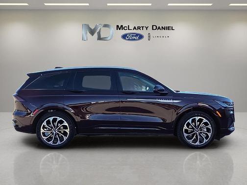 2025 Lincoln Nautilus Reserve